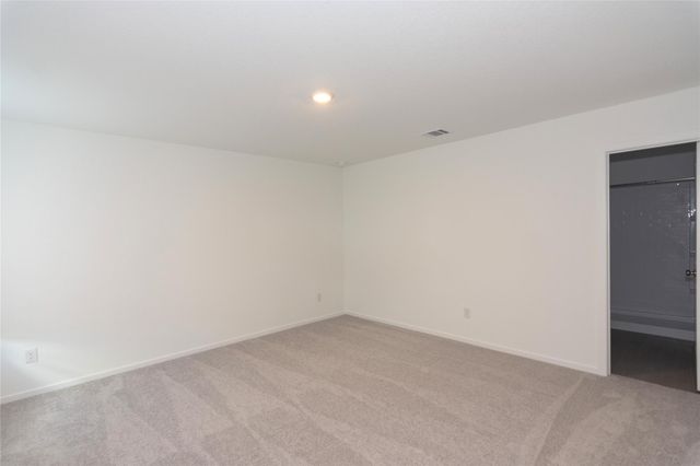 137 Starpacker LN, Jarrell, TX 76537