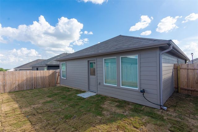137 Starpacker LN, Jarrell, TX 76537