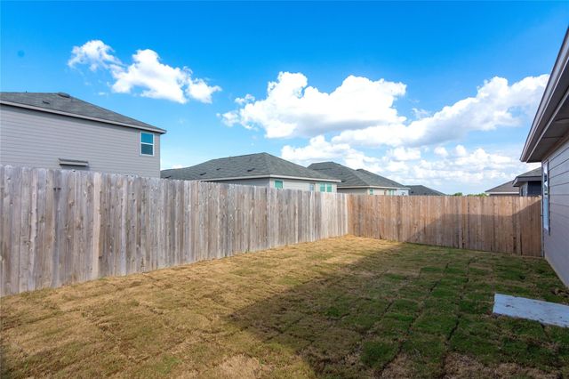 137 Starpacker LN, Jarrell, TX 76537