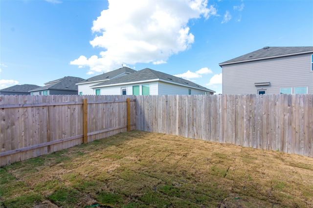 137 Starpacker LN, Jarrell, TX 76537