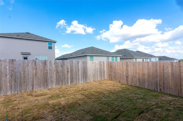 137 Starpacker LN, Jarrell, TX 76537