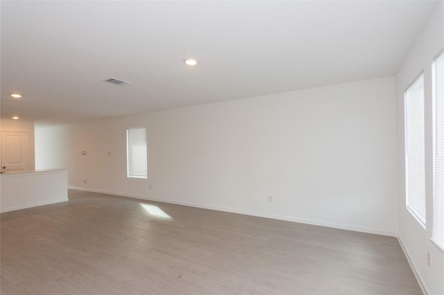 137 Starpacker LN, Jarrell, TX 76537