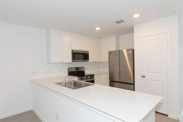 137 Starpacker LN, Jarrell, TX 76537