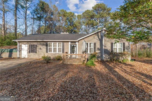 512 Wood Crest Court, Woodstock, GA 30189
