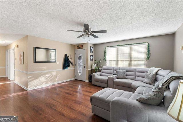 512 Wood Crest Court, Woodstock, GA 30189