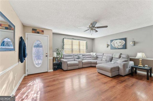 512 Wood Crest Court, Woodstock, GA 30189