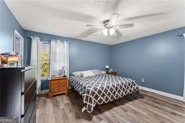 512 Wood Crest Court, Woodstock, GA 30189