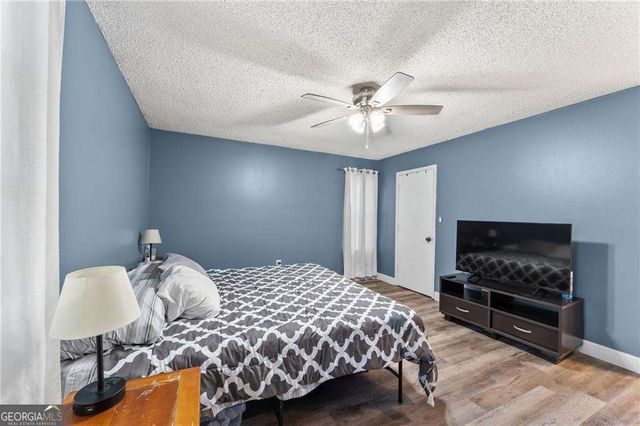 512 Wood Crest Court, Woodstock, GA 30189