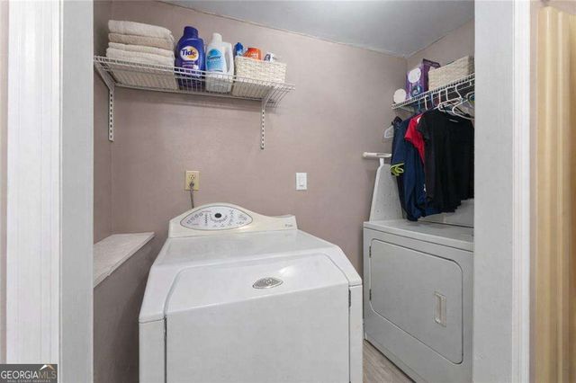 512 Wood Crest Court, Woodstock, GA 30189