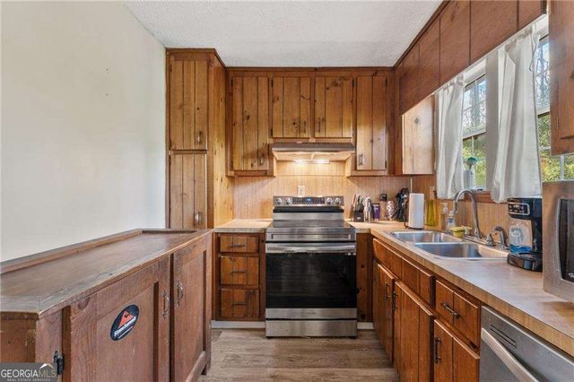 512 Wood Crest Court, Woodstock, GA 30189