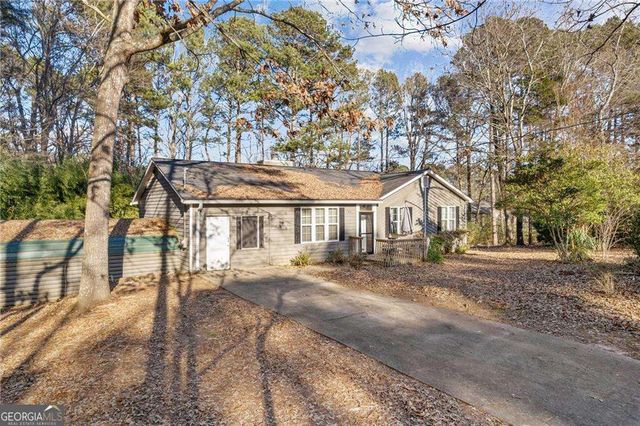 512 Wood Crest Court, Woodstock, GA 30189