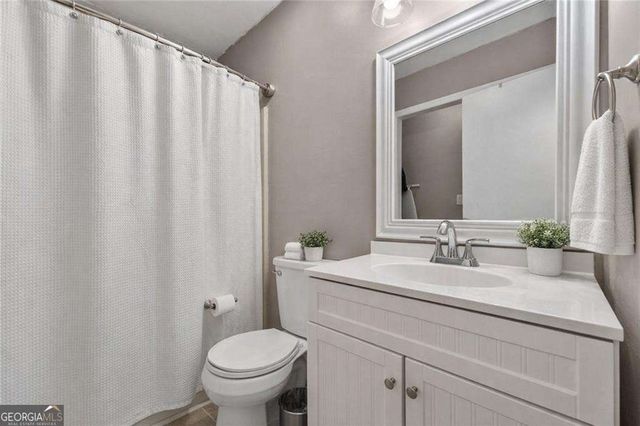 512 Wood Crest Court, Woodstock, GA 30189