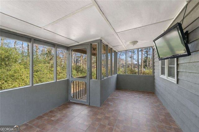 512 Wood Crest Court, Woodstock, GA 30189