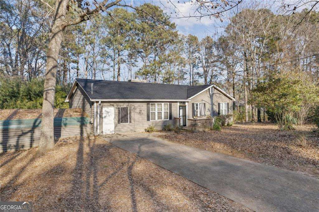 512 Wood Crest Court, Woodstock, GA 30189
