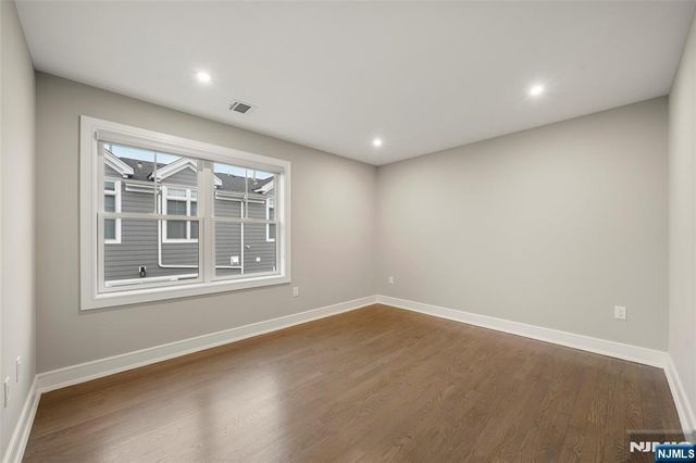 25 Division Street 403, Cresskill, NJ 07626