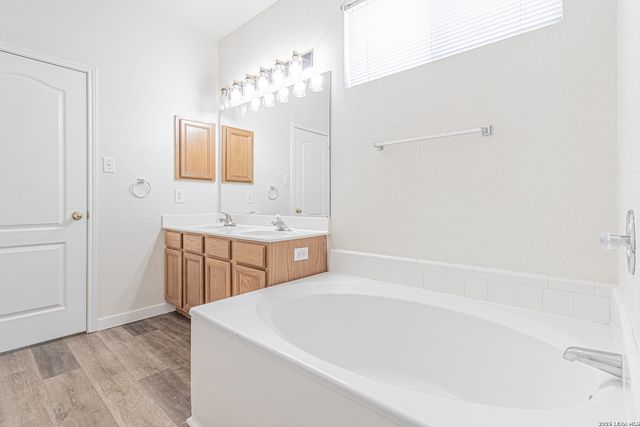 213 TAPWOOD LN, Cibolo, TX 78108
