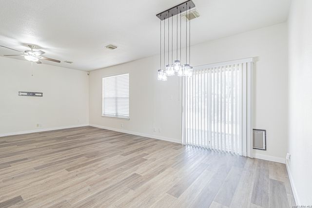 213 TAPWOOD LN, Cibolo, TX 78108