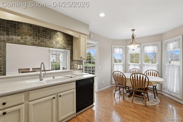 16318 Country Knoll Drive, Northville, MI 48168