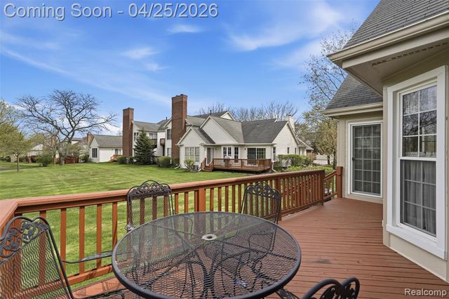 16318 Country Knoll Drive, Northville, MI 48168
