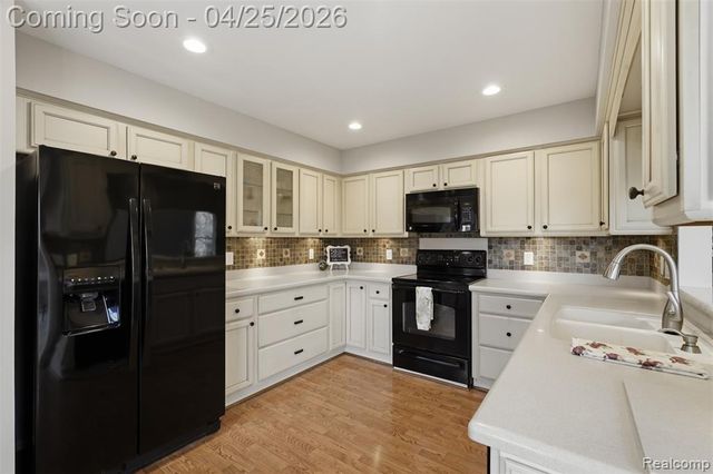 16318 Country Knoll Drive, Northville, MI 48168
