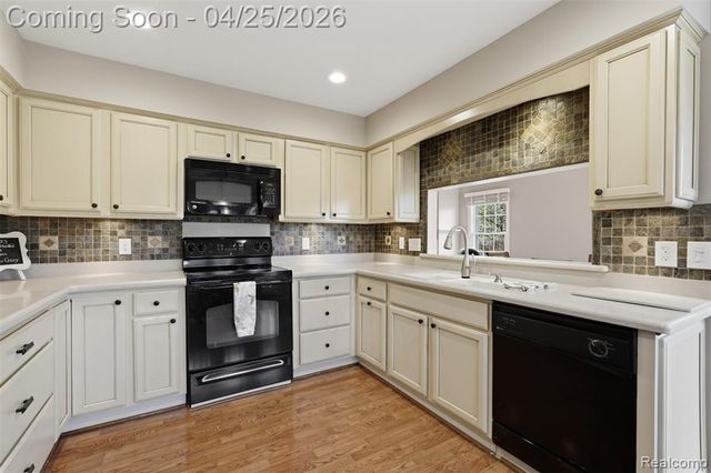16318 Country Knoll Drive, Northville, MI 48168