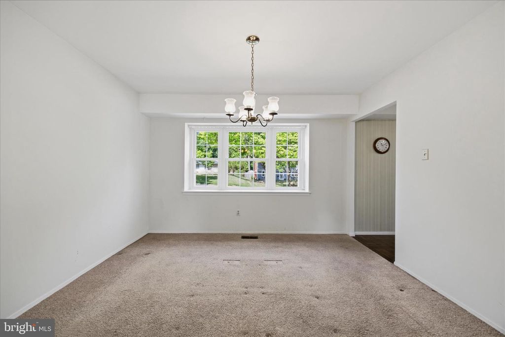 Image 12 of property listing at 13420 IDLEWILD DR, Bowie, MD 20715