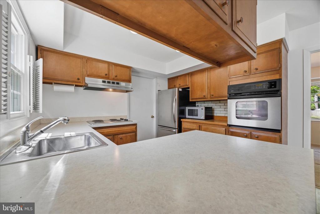 Image 17 of property listing at 13420 IDLEWILD DR, Bowie, MD 20715