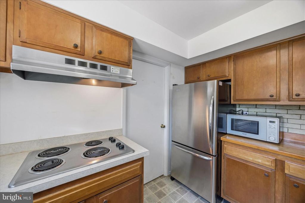 Image 20 of property listing at 13420 IDLEWILD DR, Bowie, MD 20715