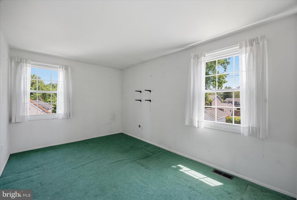 Image 33 of property listing at 13420 IDLEWILD DR, Bowie, MD 20715