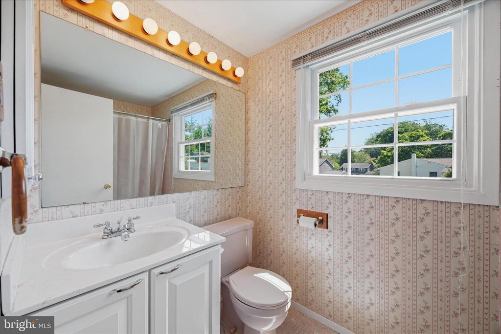 Image 39 of property listing at 13420 IDLEWILD DR, Bowie, MD 20715
