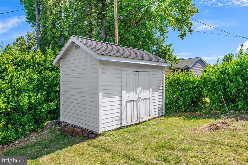 Image 45 of property listing at 13420 IDLEWILD DR, Bowie, MD 20715