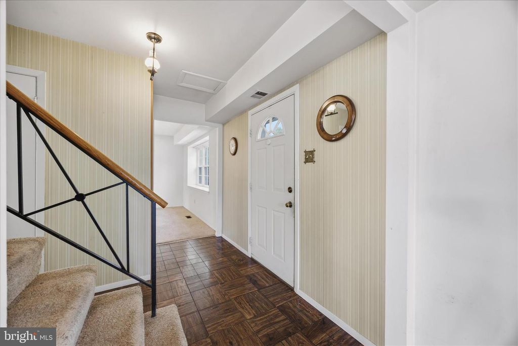 Image 5 of property listing at 13420 IDLEWILD DR, Bowie, MD 20715