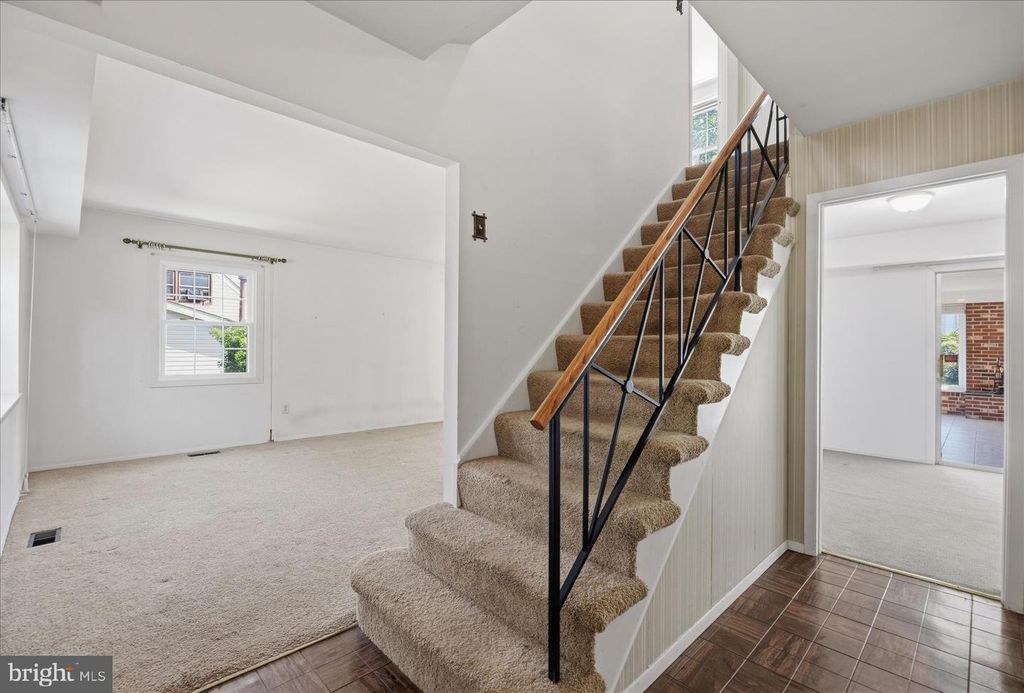 Image 6 of property listing at 13420 IDLEWILD DR, Bowie, MD 20715