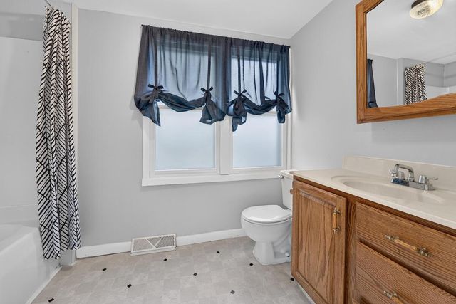 615 Roosevelt DRIVE, West Bend, WI 53090