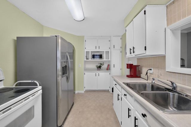 615 Roosevelt DRIVE, West Bend, WI 53090
