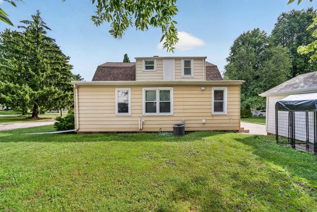 615 Roosevelt DRIVE, West Bend, WI 53090