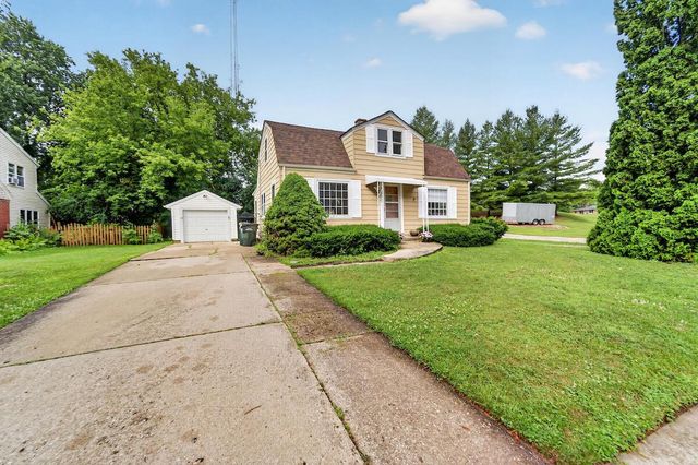 615 Roosevelt DRIVE, West Bend, WI 53090