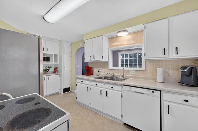 615 Roosevelt DRIVE, West Bend, WI 53090