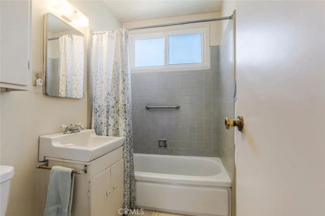 15901 Community, North Hills, CA 91343