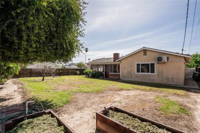 15901 Community, North Hills, CA 91343