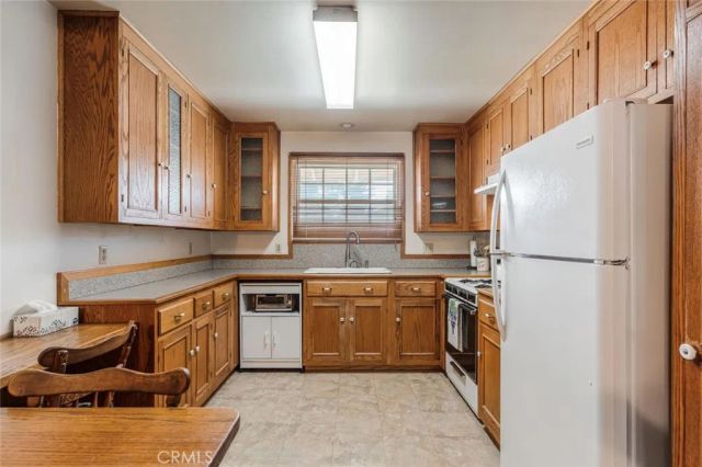 15901 Community, North Hills, CA 91343