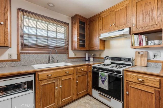 15901 Community, North Hills, CA 91343