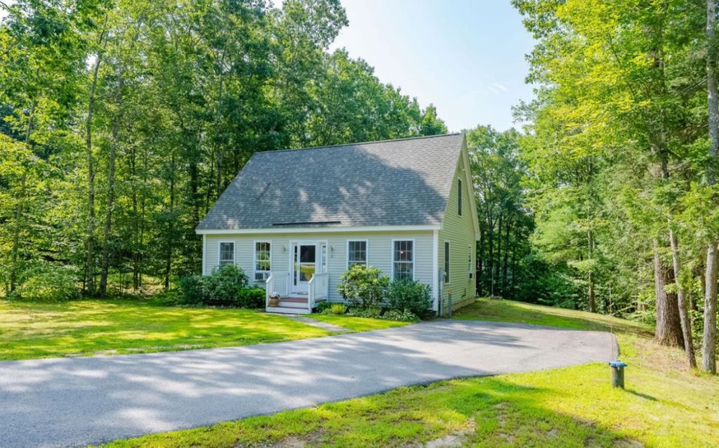 25 Cedar Creek Road, Barrington, NH 03825