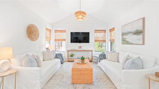 512 Harbour Oaks Drive, St Simons Island, GA 31522