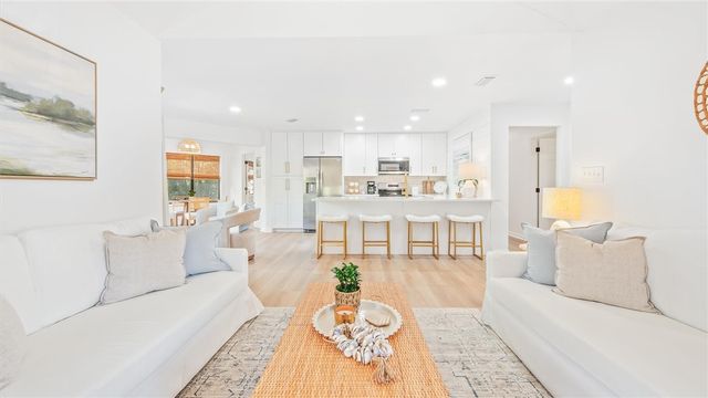 512 Harbour Oaks Drive, St Simons Island, GA 31522