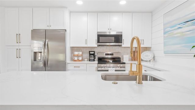 512 Harbour Oaks Drive, St Simons Island, GA 31522