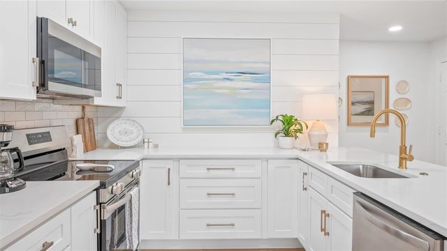 512 Harbour Oaks Drive, St Simons Island, GA 31522