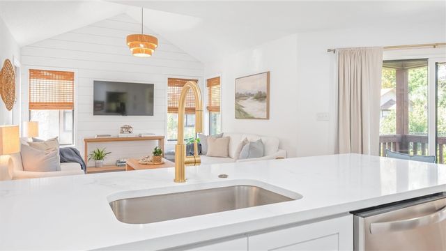 512 Harbour Oaks Drive, St Simons Island, GA 31522