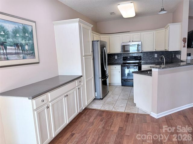 10323 Green Hedge Avenue, Charlotte, NC 28269