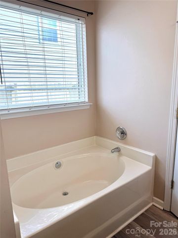 10323 Green Hedge Avenue, Charlotte, NC 28269